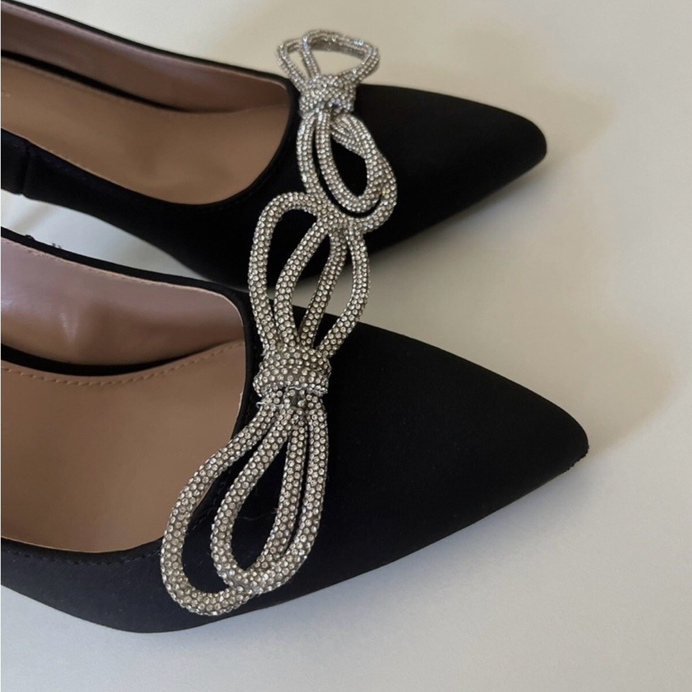 BCBGeneration Pointed Toe is Pump w/ Bow - Picture 4 of 6